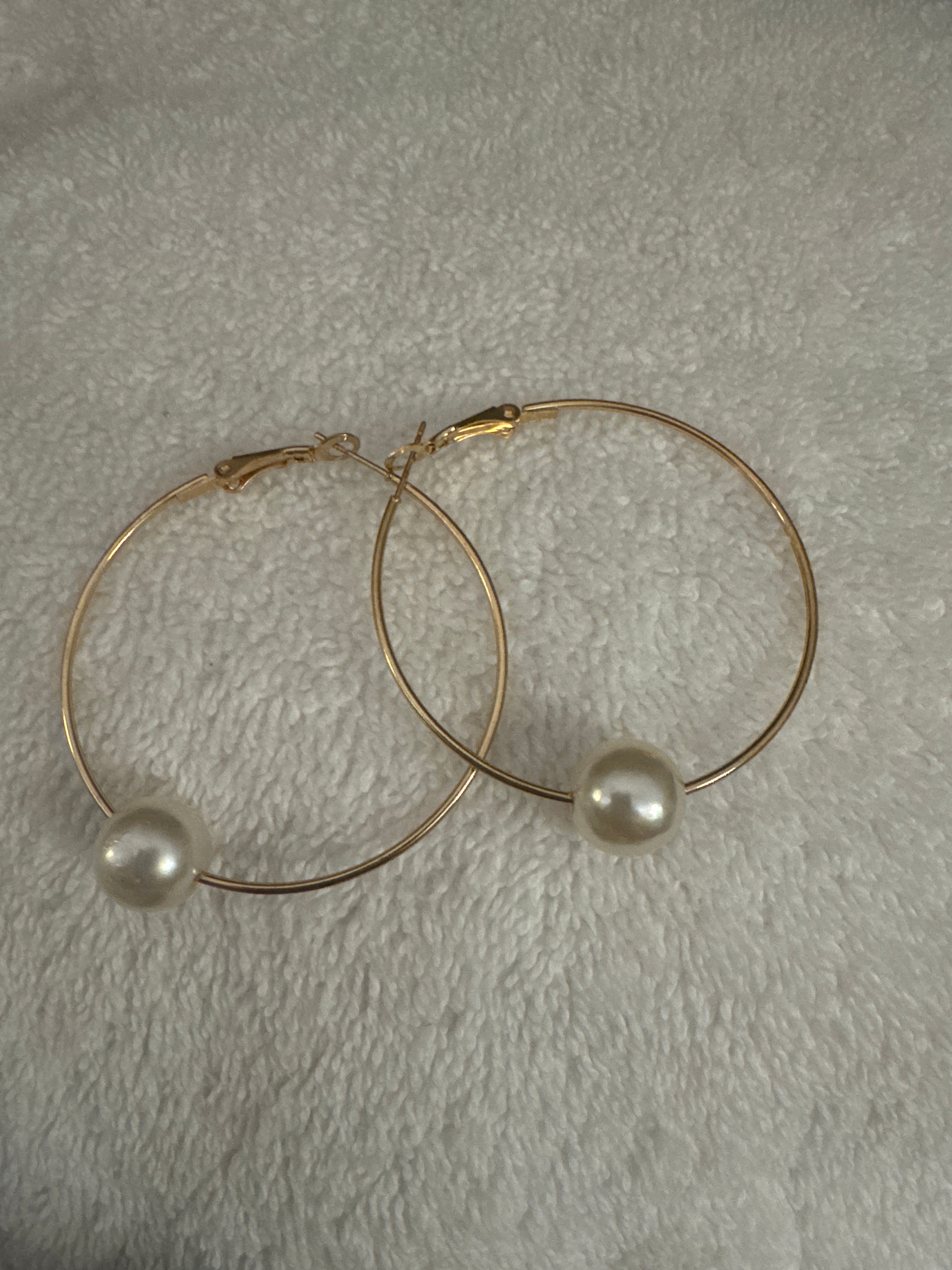 *Sale* Gold hoop with Pearl