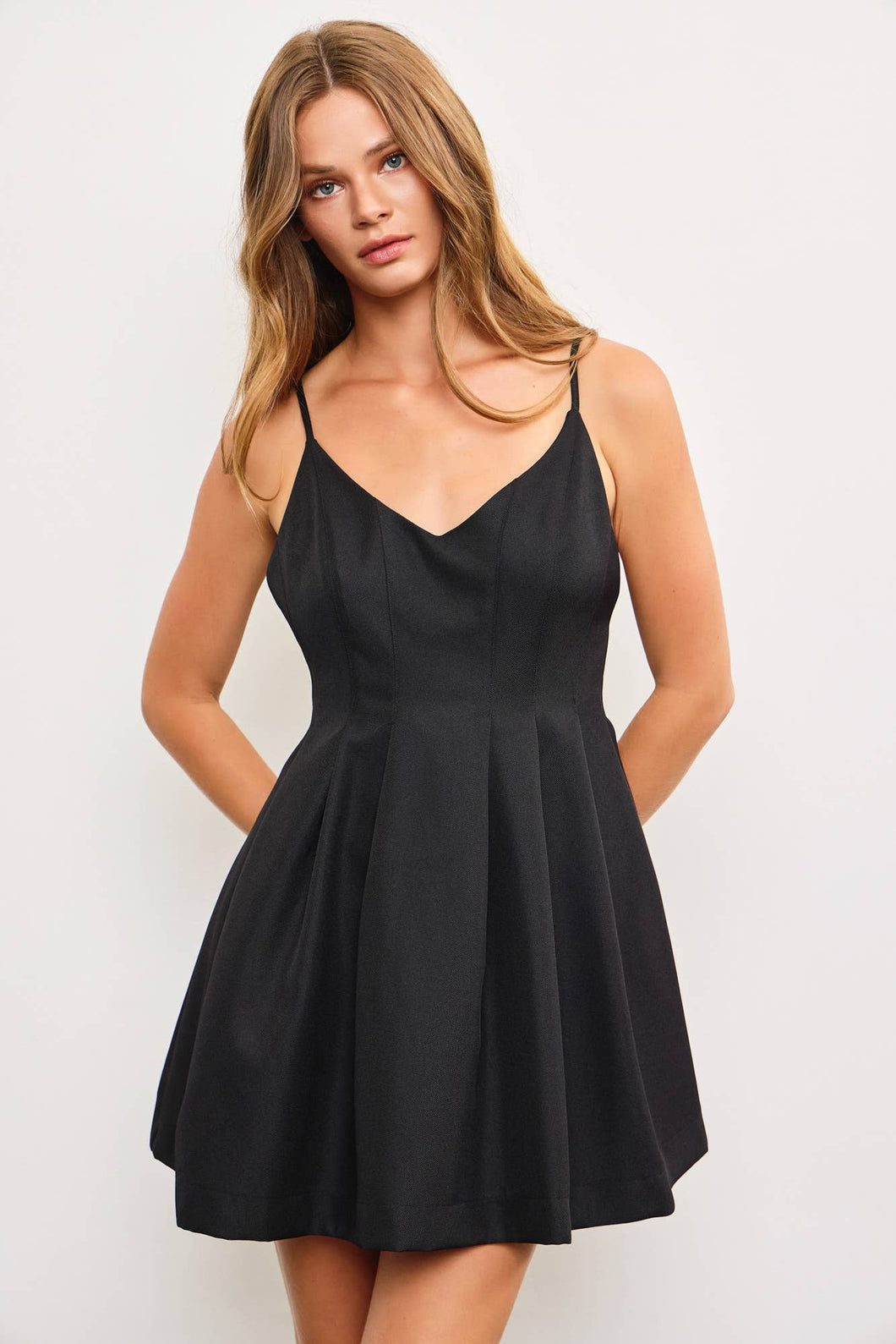 WAIST PINTUCK STRAP DRESS: Black / M