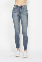 Load image into Gallery viewer, Judy Blue Full Size Tummy Control Contrast Wash Skinny Jeans