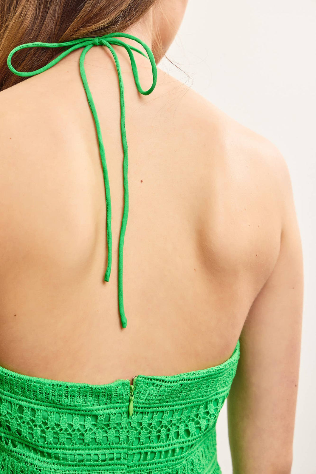 RUFFLE TIERED CROCHET HALTER DRESS: KELLY GREEN / S