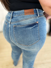 Load image into Gallery viewer, Judy Blue Full Size Mid Rise Rigid Magic Release Hem Jeans