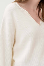 Load image into Gallery viewer, SPLIT NECK DROP SHOULDER KNIT PULLOVER SWEATER: CINNAMON