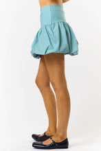 Load image into Gallery viewer, BK22766 STRETCH FLARE BUBBLE MINI SKIRT: OFF WHITE / L
