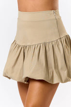 Load image into Gallery viewer, BK22766 STRETCH FLARE BUBBLE MINI SKIRT: OFF WHITE / M