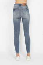 Load image into Gallery viewer, Judy Blue Full Size Tummy Control Contrast Wash Skinny Jeans