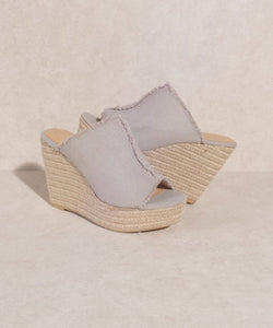 OASIS SOCIETY Bliss   Distressed Linen Wedge