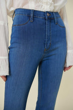 Load image into Gallery viewer, Curvy Flare Jeans