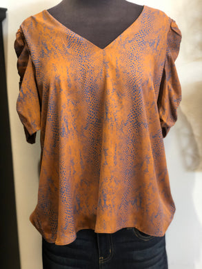 Womens Animal Ruched Sleeve V-Neck Top w/lining