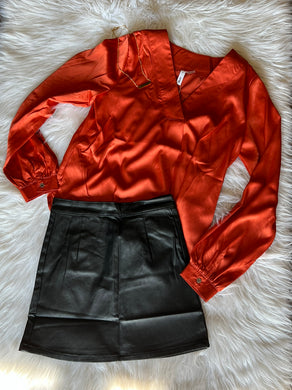 V-neck long sleeve blouse, Sleeve cuffs with button closure